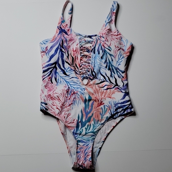 Lattice front & back Small Swimsuit Beach Thened - Picture 1 of 4